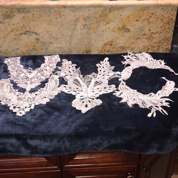 New 5 Pc Set of Lace Appliqués - Picture 1 of 8